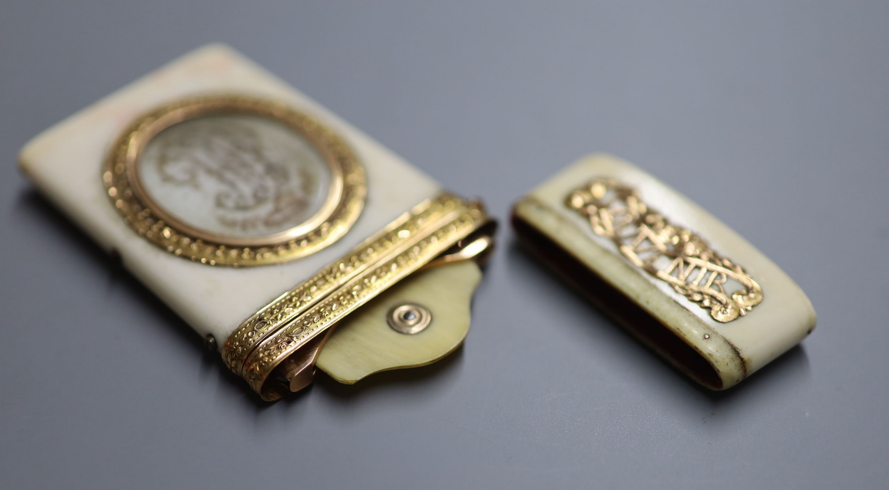 A 19th century French yellow metal mounted ivory etui, inscribed Amitie & Souvenir with two fold notelet inside, 9CM